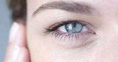 重慶受歡迎的雙眼皮醫(yī)生排行榜發(fā)布：同行贊譽首選，網(wǎng)友評分高居前列！