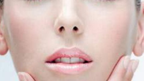 上海復旦醫(yī)院割雙眼皮收費貴嗎？醫(yī)生技術如何？