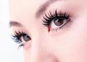 廣州曙光醫(yī)學美容醫(yī)院：修復手部燒傷畸形，潘寧感動轉變