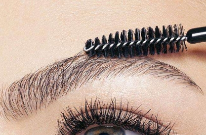 北京鼻部整形行業(yè)知名醫(yī)師巫文云、劉彥軍、李勁良誰可以實(shí)現(xiàn)更自然的隆鼻效果？