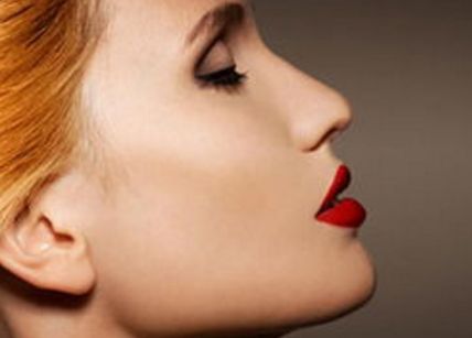 珍珠粉的嫩膚功效揭秘！體驗(yàn)4款輕醫(yī)美美白方法，輕松擁有清透肌膚！