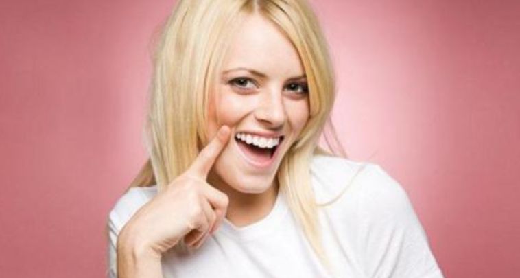 假體隆胸手術(shù)價(jià)格，風(fēng)險(xiǎn)和注意事項(xiàng)解析