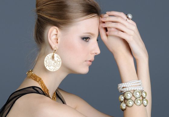 眼袋去除，手術(shù)和激光哪個(gè)更適合去除眼袋呢