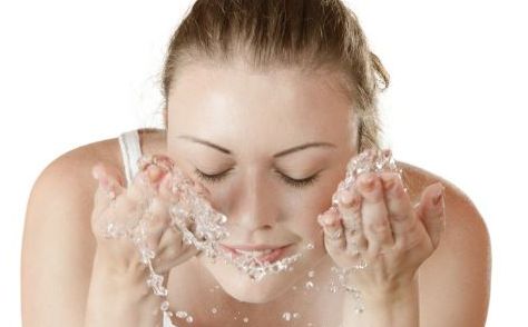 玻尿酸豐胸：安全風(fēng)險(xiǎn)、使用量和觸摸時(shí)機(jī)詳解