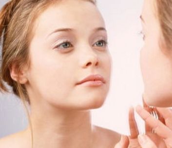 面部吸脂減肥：費用和風險解析，你需要了解的事項