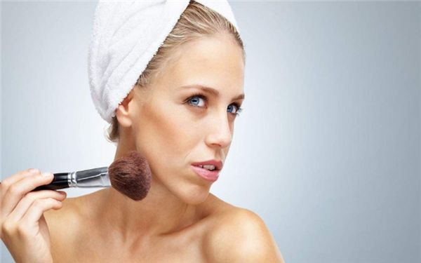 植入玻尿酸后可能出現(xiàn)的副作用和防范有哪些？提供術后保養(yǎng)建議！