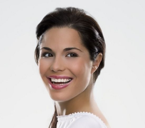 涂抹法令紋成括號，留下年輕面龐