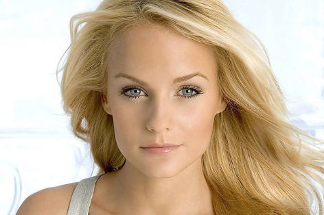 16歲未成年是否適合進(jìn)行整容手術(shù)？深度解讀年輕人整容風(fēng)險(xiǎn)！