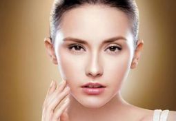 如何通過飲食和護(hù)膚達(dá)到美白淡斑的效果，擁有亮白無瑕的肌膚！