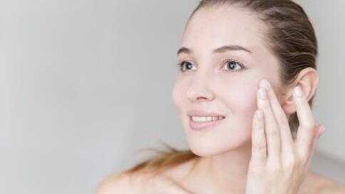 夏季美白大揭秘，零食品美白少不了