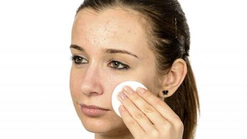 更有效的DIY眼膜，有效消除黑眼圈