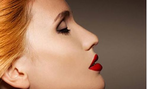 王蓉面容變貌后事業(yè)一落千丈，曝光自拍照引眾議！