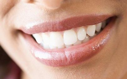 上海優(yōu)秀隆胸師王杰：薄唇A罩杯變身性感D罩杯的奇跡！