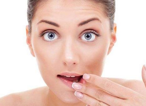 重慶一附院眼袋手術(shù)價格解析：了解激光和切開去眼袋費用