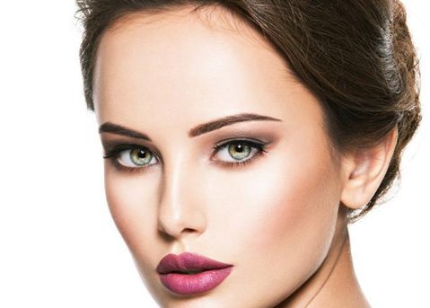 使用氣墊BB霜打造完美底妝的技巧，讓妝容更出彩！