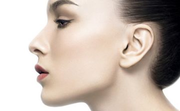 長沙市出現(xiàn)多家著名整形醫(yī)院的抽脂排名，排名靠前的包括雅美、華韓華美、亞韓等