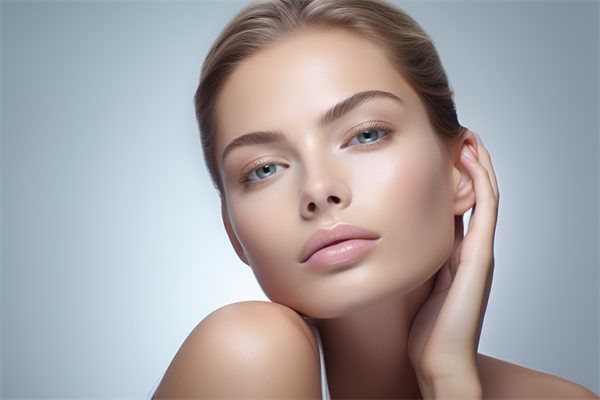 倫敦時(shí)裝周：別樣下眼線妝容引領(lǐng)風(fēng)潮