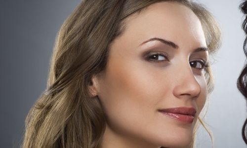 指甲表面凹凸不平可能由以下原因引起，記住這5種情況并了解解決方法！