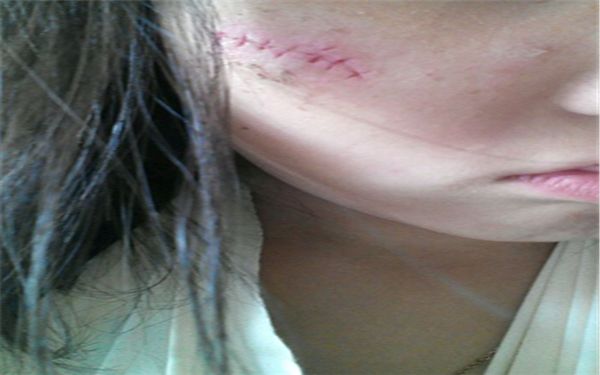 銀項鏈養(yǎng)護秘訣：輕松清洗煥發(fā)亮彩