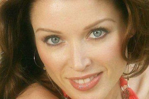 年齡差異的戀愛故事：整容后美貌升級，完美愛情再現(xiàn)！