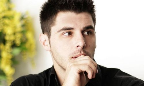 硅膠與膨體隆鼻對(duì)比：選擇哪種更適合你？小白必讀！