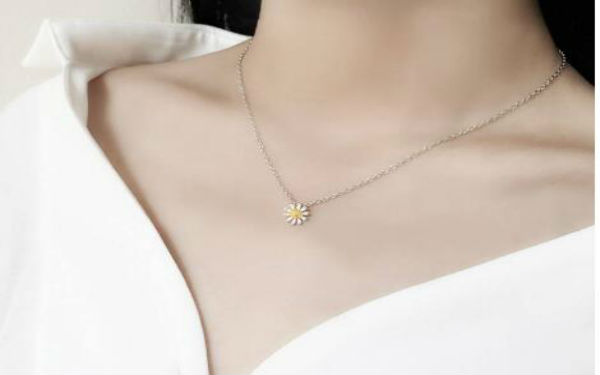 ?？谧泽w脂肪隆鼻子醫(yī)生