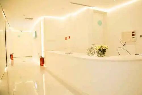 大連芳華醫(yī)美診所