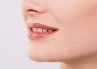 深圳無痕膨體隆鼻醫(yī)生