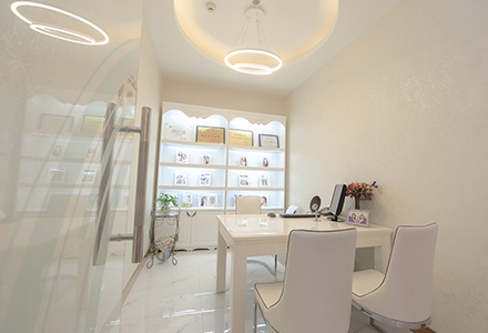 重慶鳳冠醫(yī)療美容診所