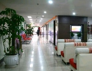 北京星美醫(yī)療美容門診部做假體豐胸使用的什么材料？假體豐胸的優(yōu)點(diǎn)是什么？