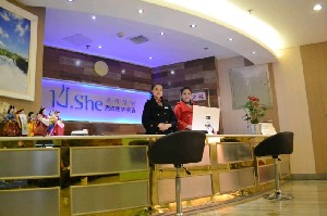 成都恩喜醫(yī)學(xué)整形美容醫(yī)院做假體隆鼻多少錢？假體隆鼻術(shù)后需要注意什么？