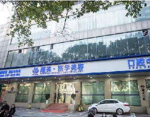 佛山超美醫(yī)療美容門診部自體脂肪豐胸創(chuàng)口大嗎？什么人不能做自體脂肪豐胸？