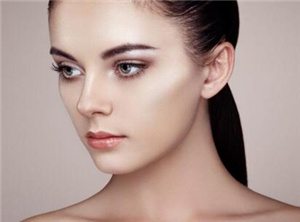 成都蜀尚蓉雅整形醫(yī)院假體隆鼻