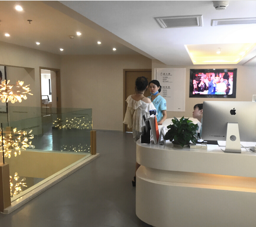 鄭州美麗時光整形醫(yī)生馬戰(zhàn)勝做雙眼皮+隆胸案例效果對比圖