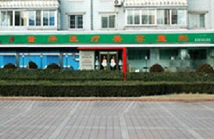 大連董萍整形假體隆胸有何優(yōu)勢？材料如何選擇？