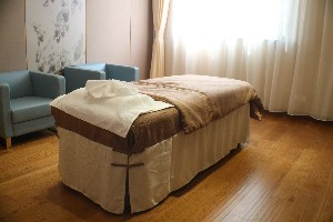 昆山鉑特麗醫(yī)療美容門診部做自體脂肪豐胸怎么樣？