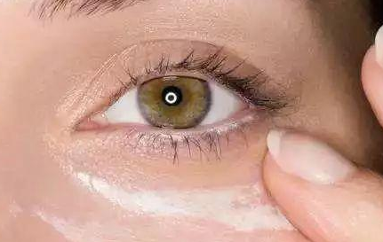 開內(nèi)眼角多久可以回縮？