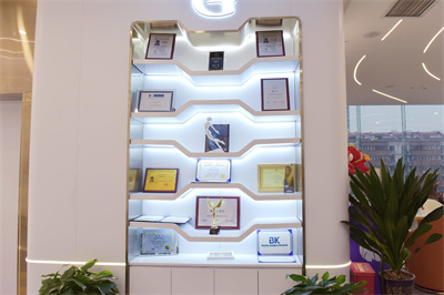 鄭州廣運(yùn)整形美容門診部_榮譽(yù)墻