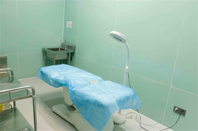 鄭州德榕醫(yī)療美容診所_治療室