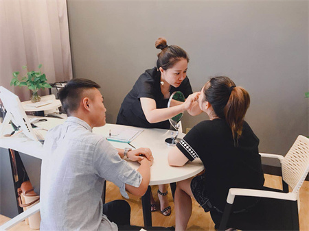 福州名韓整形美容醫(yī)院_面診中