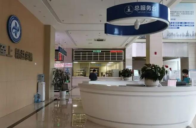 四川省人民醫(yī)院東籬醫(yī)院整形美容科_醫(yī)院導(dǎo)引臺(tái)