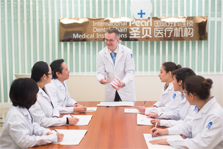 成都圣貝口腔醫(yī)院_外籍專家