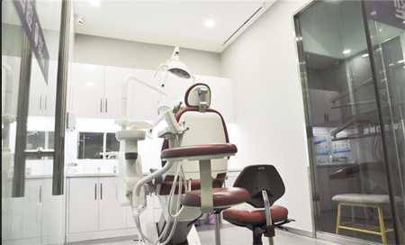 杭州雅萊口腔門(mén)診部_治療室