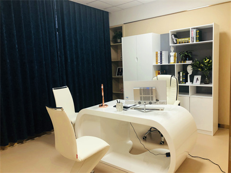 濟(jì)南艾魅麗醫(yī)療美容醫(yī)院_咨詢室