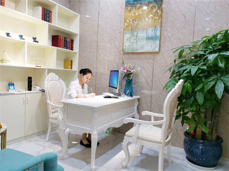 南寧格林美菲醫(yī)療美容門診部_咨詢室