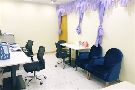 通遼烏宇新醫(yī)療美容門診部_醫(yī)生辦公室