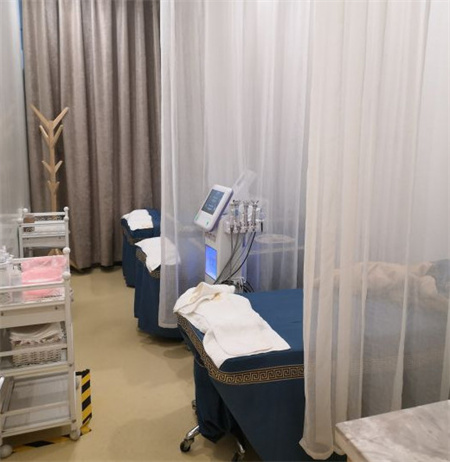 長(zhǎng)沙容藝醫(yī)療美容門(mén)診部_治療室