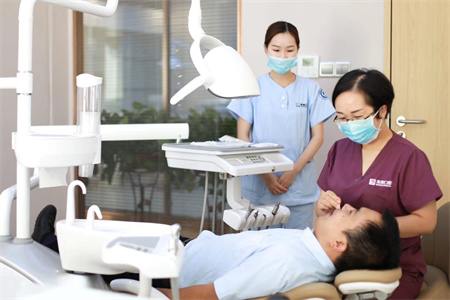 長沙美奧口腔醫(yī)院_患者就診