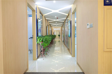 長沙美奧湘府口腔門診部_走廊