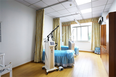 岳陽市中醫(yī)院醫(yī)學(xué)美容整形科_治療室